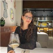 Hola! Desde que soy bien pequeña me ha gustado mucho el inglés. Poseo el c1 y tengo experiencia dando clases